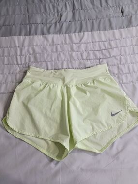 Nike Eclipse Women’s Light Yellow Running Shorts - 3"